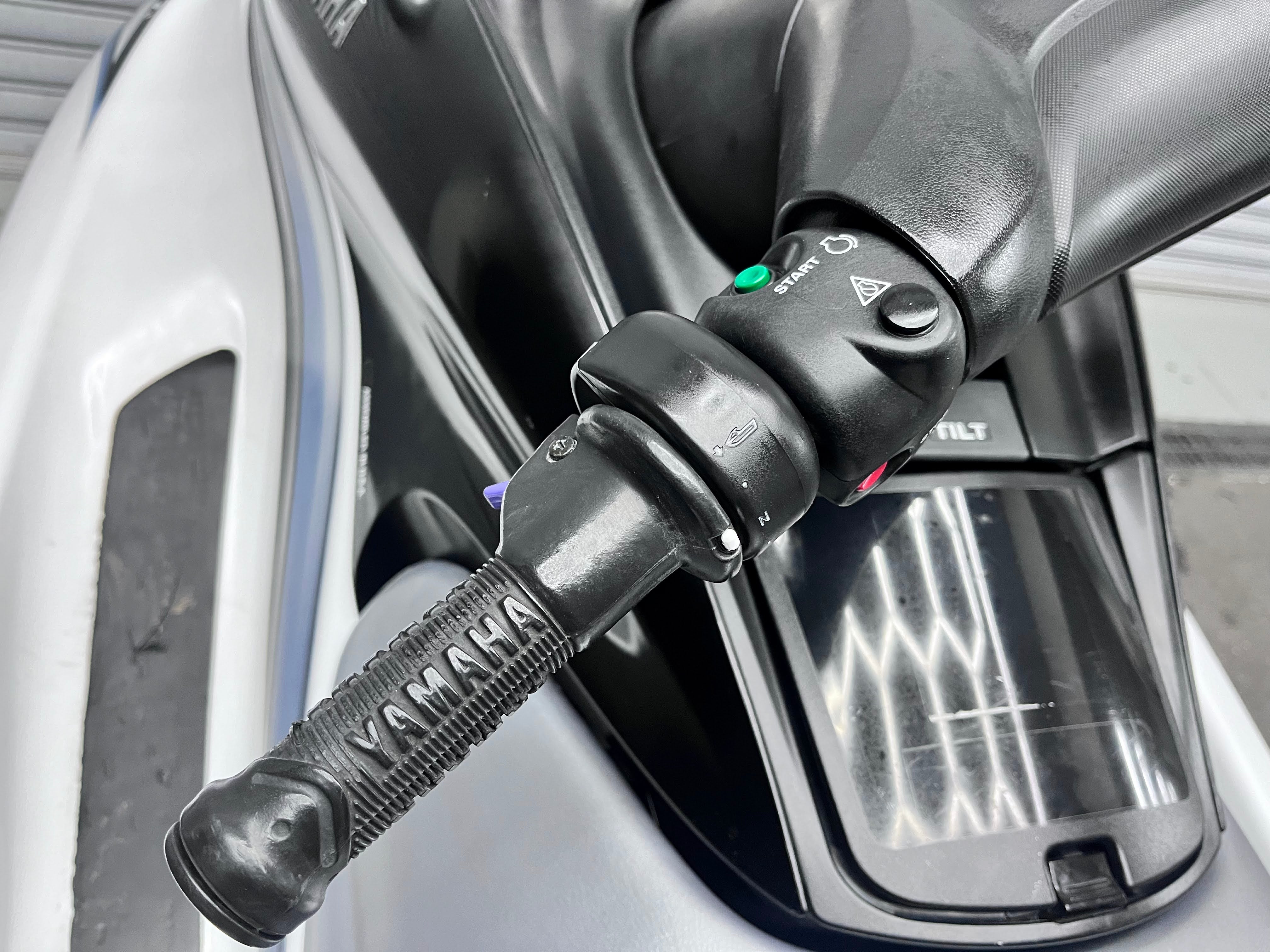 FX140 '03 263Hours MR-1 [Almost fresh water only use]