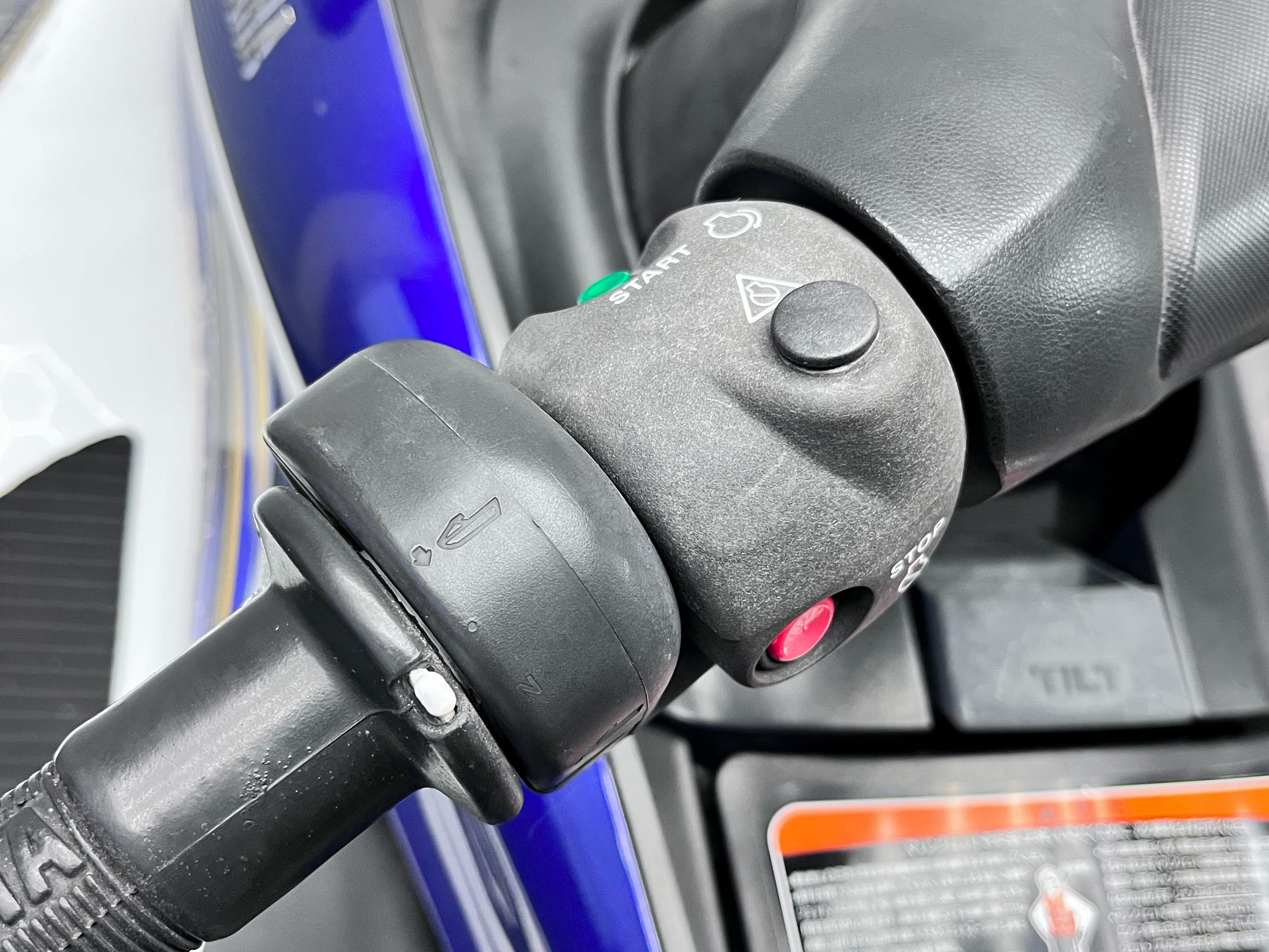 FX160 '04 218Hours MR-1 [Fresh water only use]