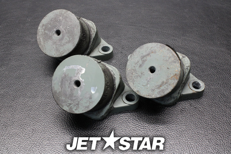 Used 63M-44517-01-94 MOUNT RUBBER [Y202-007]